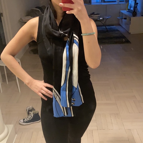 Agnes b. Silk Scarf - Picture 2 of 8